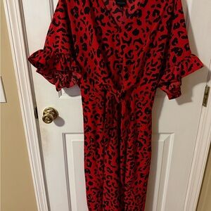 Who What Where Women's Red And Black Cheetah Print Short Sleeve Mid Dress Size M